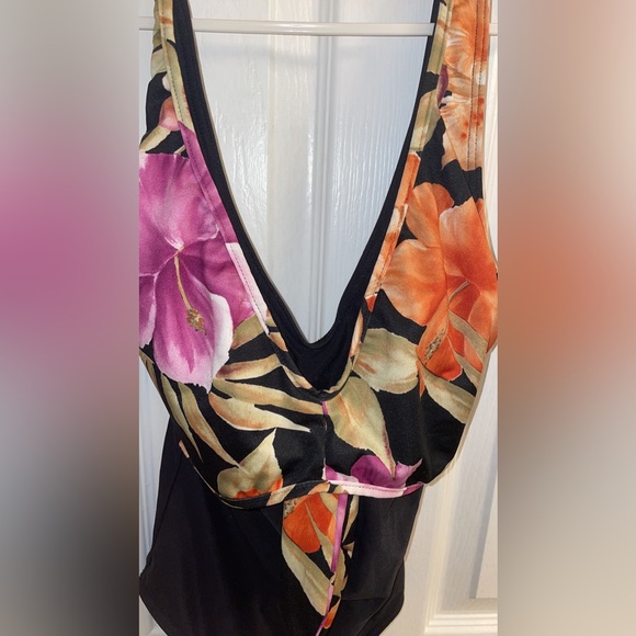 FLORAL PRINT BATHING SUIT SIZE 8 - Picture 4 of 11